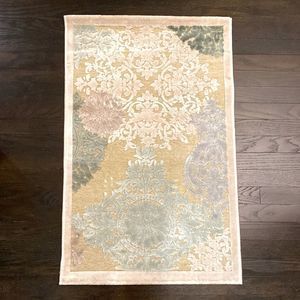 NWT chenille medallion 2’x3’ rug
